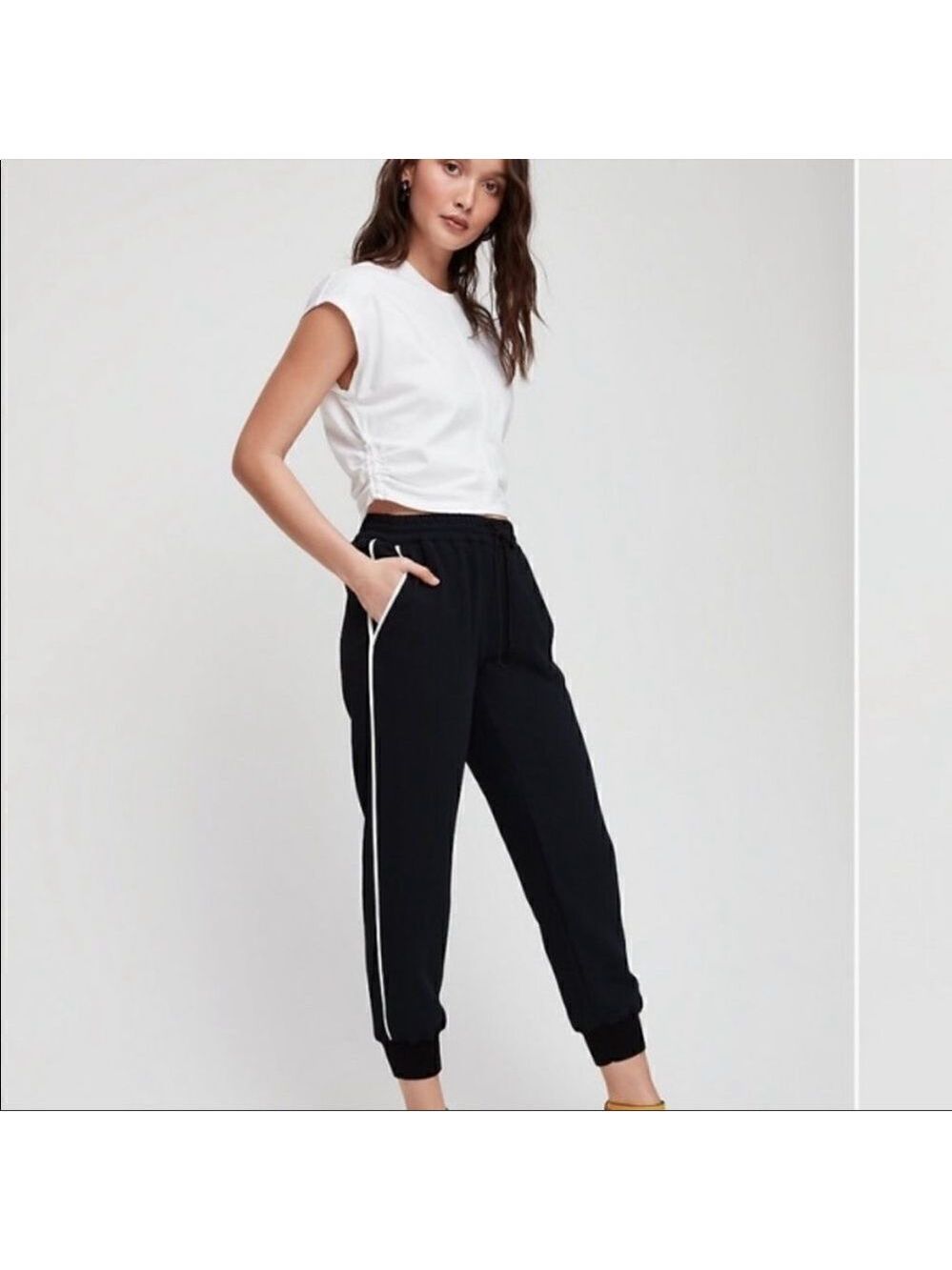 Aritzia Wilfred Free Black Buffon Jogger Pants with side stripe Sz XXS